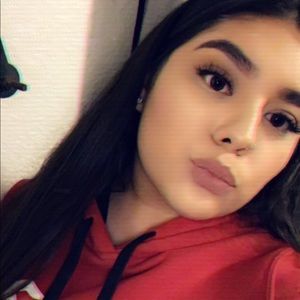 Meet your Posher, Daniela